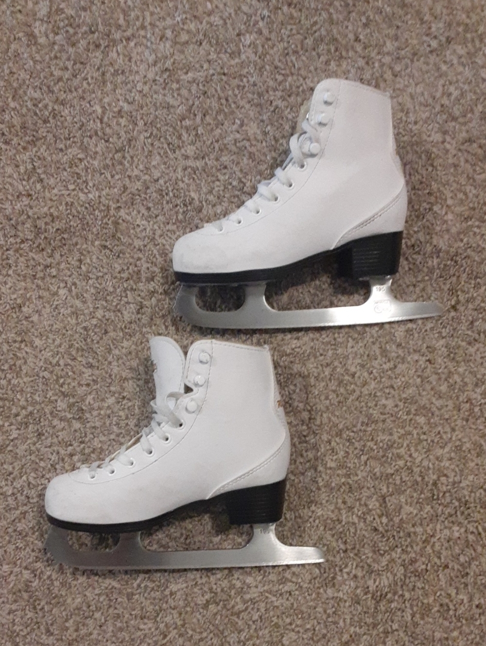White Girls' Roces Ice Skates - Classic Lace-Up Style